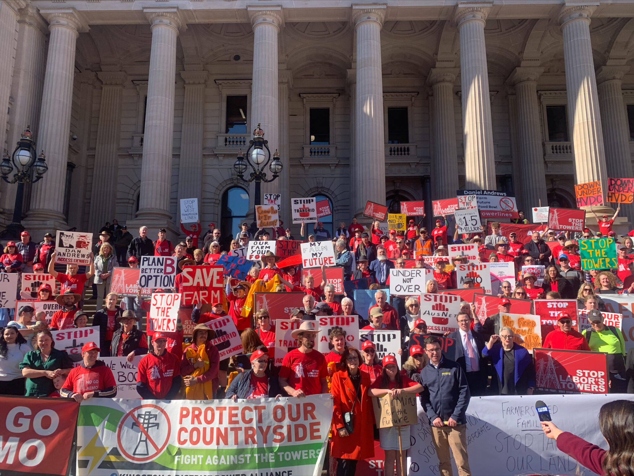 Hundreds of farmers take to the steps of State Parliament - Victorian